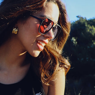 Woman wearing sunglasses with a blurred background
