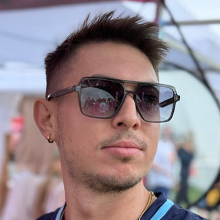 Man wearing sunglasses with a blurred background